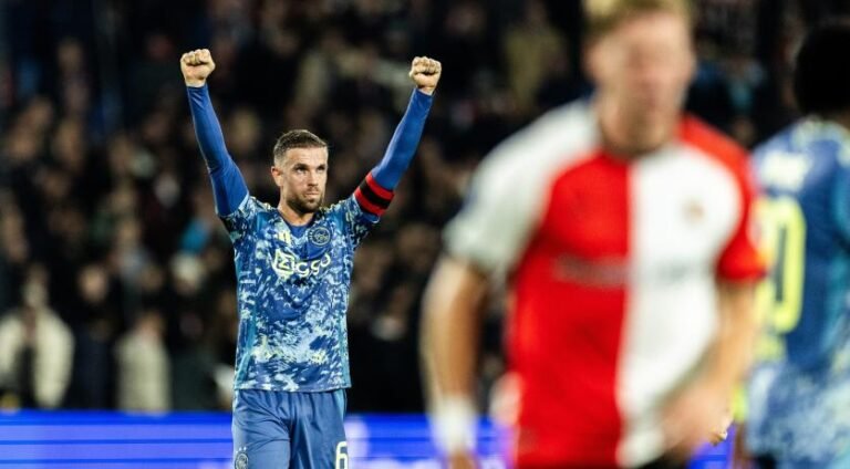 Ajax Verslaat Feyenoord met 0-2 Dankzij Twee Doelpunten in de Eerste Helft