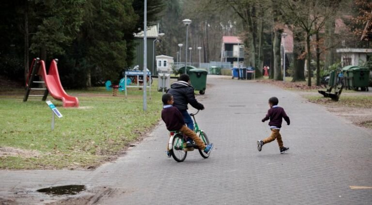 Asielorganisatie kan boetes tot €5 miljoen krijgen vanwege overbevolking in Ter Apel centrum