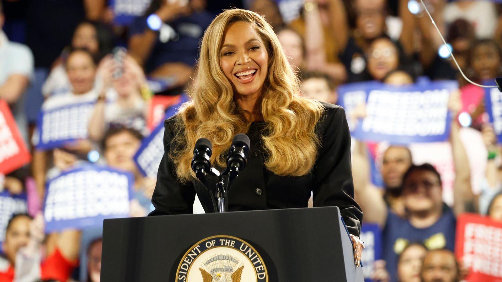 Beyoncé Doet Zeldzame Politieke Verschijning