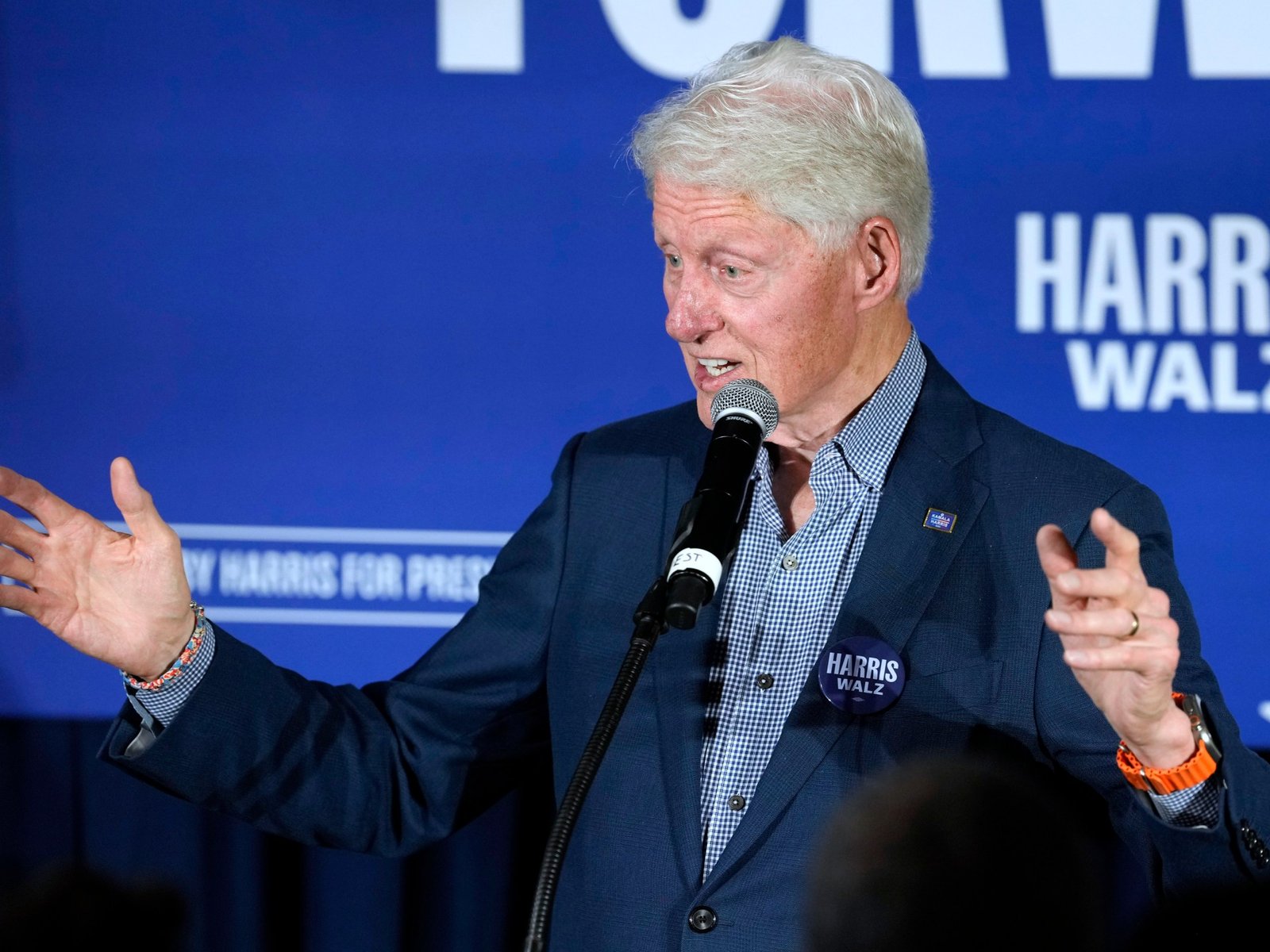 Bill Clinton bekritiseerd om opmerking dat Israël 'gedwongen' was Gaza-burgers te doden