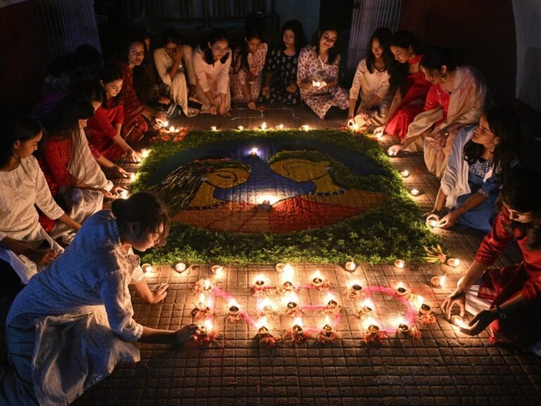 Miljoenen Indiërs vieren Diwali, het lichtfestival