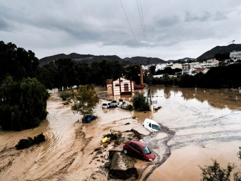 Minimaal 62 doden door hevige regen en overstromingen in Valencia, Spanje