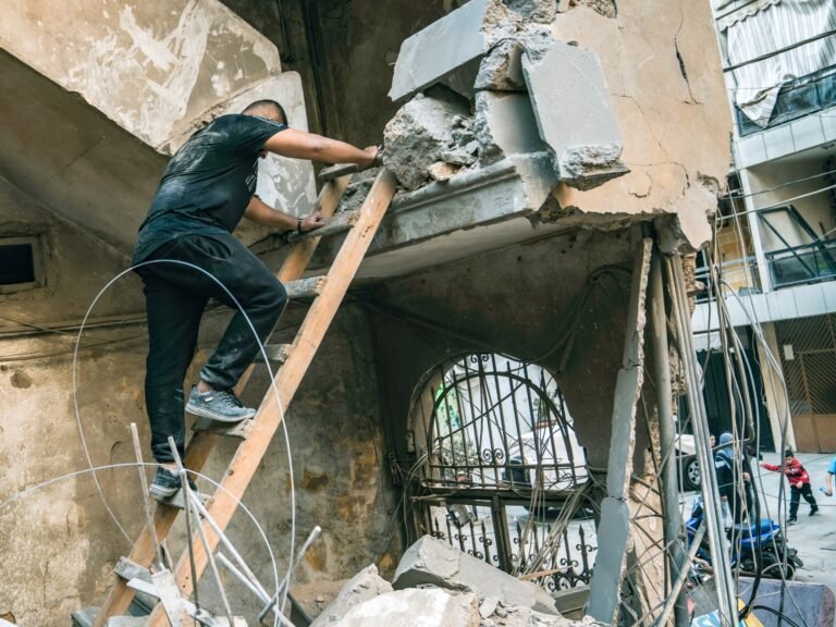 Plotselinge Israëlische bombardementen dwingen Beirutse familie tot een gevecht om veiligheid