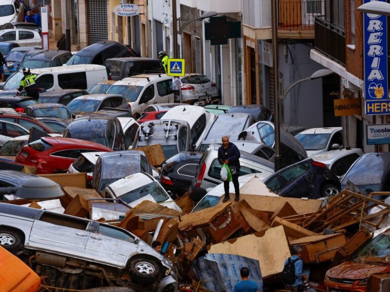 Steeds meer doden door catastrofale overstromingen in Spanje