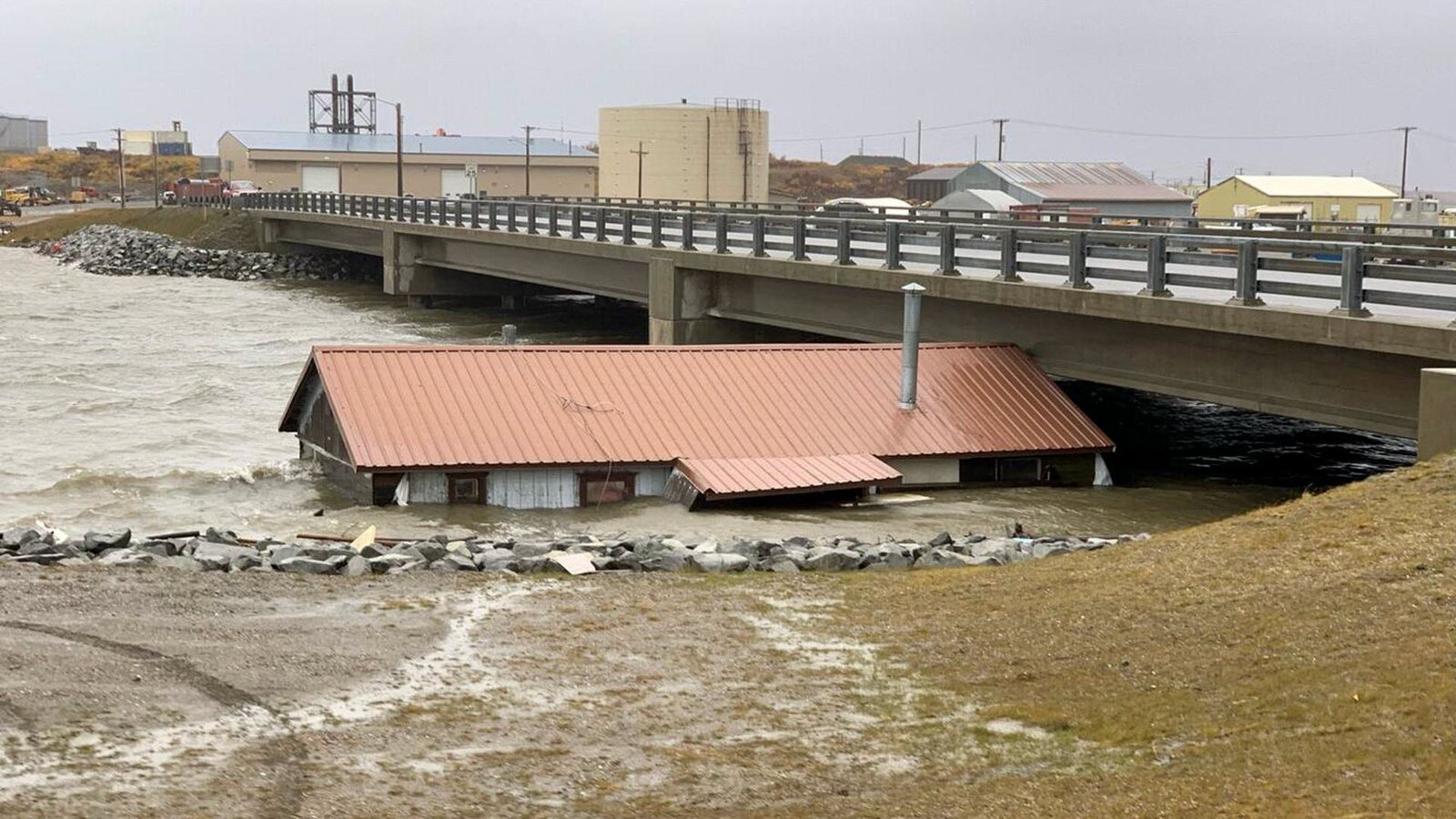 Afname van zee-ijs leidt tot intensere stormen aan de kust van Alaska