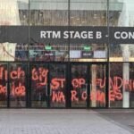 Ahoy Rotterdam Besmeurd met Nepbloed Voorafgaand aan Wapenbeurs; Drie Protestsletten Gearresteerd