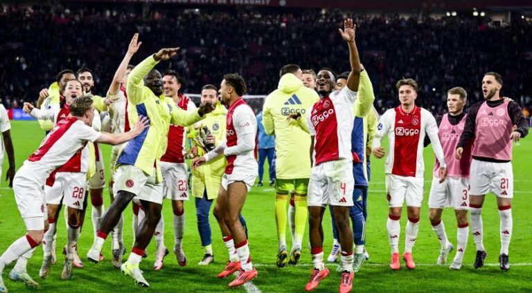 Ajax Behaald Perfecte Week Door PSV Te Verslaan in Amsterdam