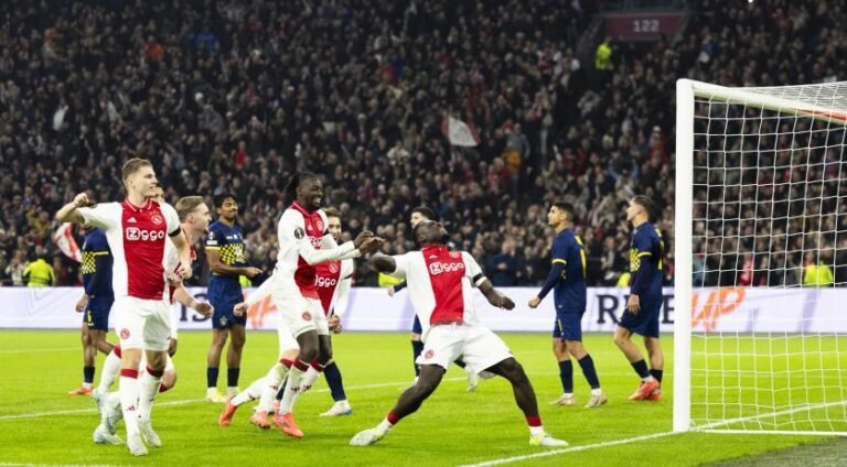 Ajax Versterkt Tweede Plaats in de UEFA Europa League na 5-0 Overwinning op Maccabi Tel Aviv