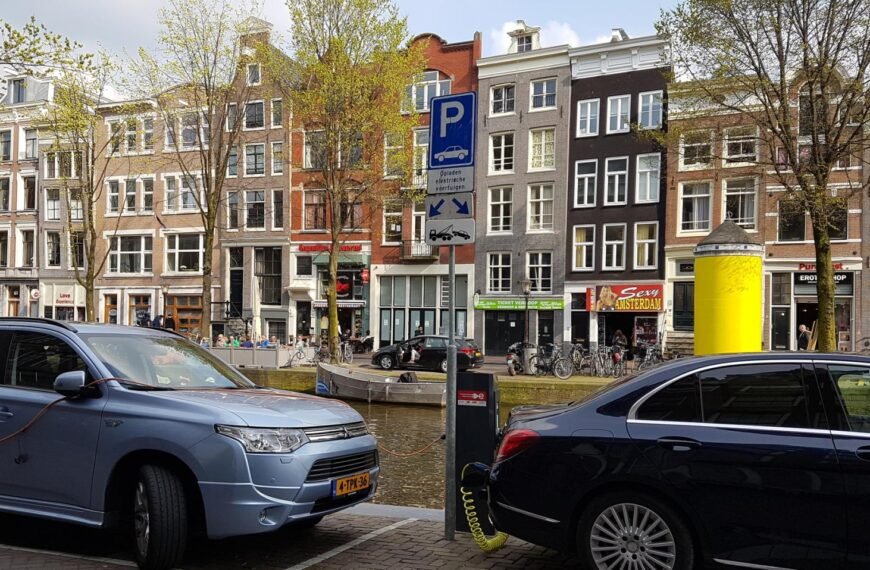 Amsterdam verhoogt parkeertarief in het stadscentrum naar bijna €8 per uur volgend jaar