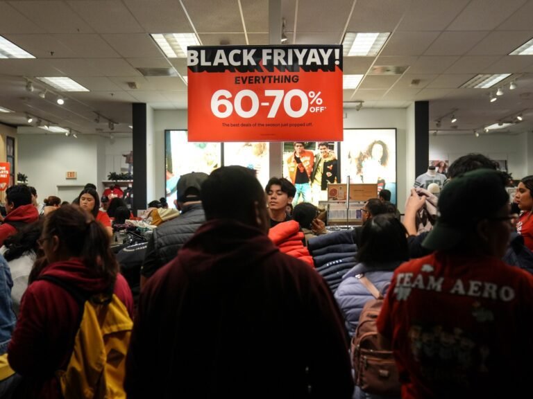 Angst voor Trump-tarieven stimuleert winkelaars om Black Friday-deals te scoren