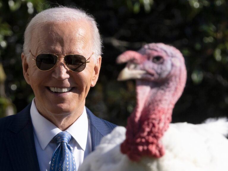 Biden verleent laatste Thanksgiving-korting op kalkoenen van zijn presidentschap