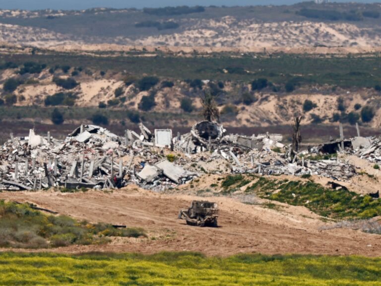 Biden vraagt mogelijk Israël om te stoppen met het gebruik van Amerikaanse bulldozers voor etnische zuivering