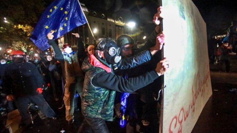 Demonstranten in Georgië in botsing met politie na opschorting EU-lidmaatschapsbesprekingen door premier