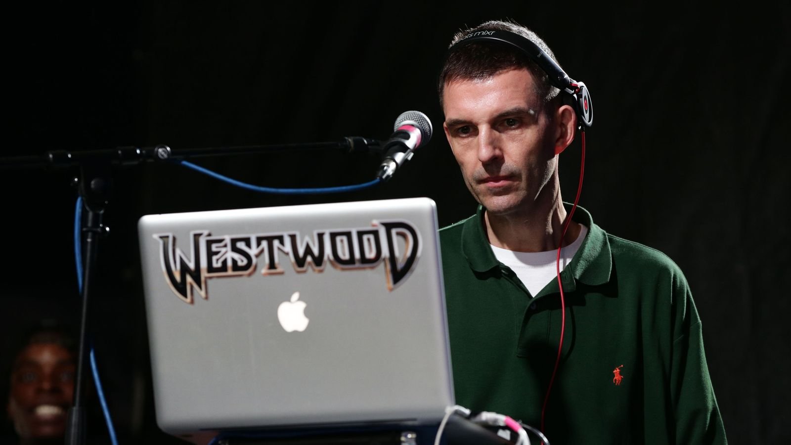 Detectives Overhandigen Dossier van Tim Westwood aan Openbaar Ministerie voor Aanklachten