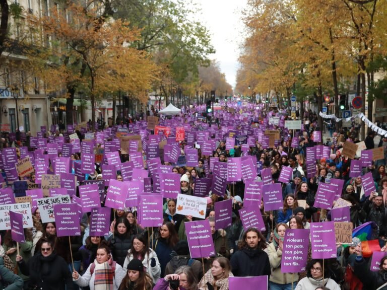 Duizenden demonstreren tegen seksuele geweld in Frankrijk