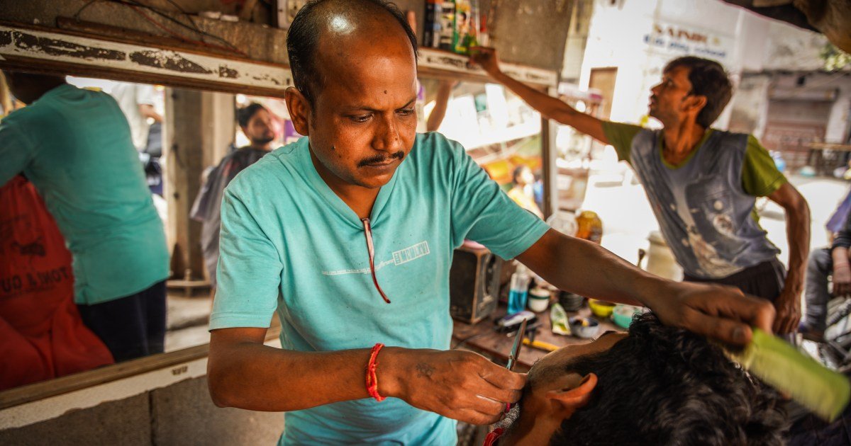 Een Dag uit het Leven van een Straatkapper in New Delhi