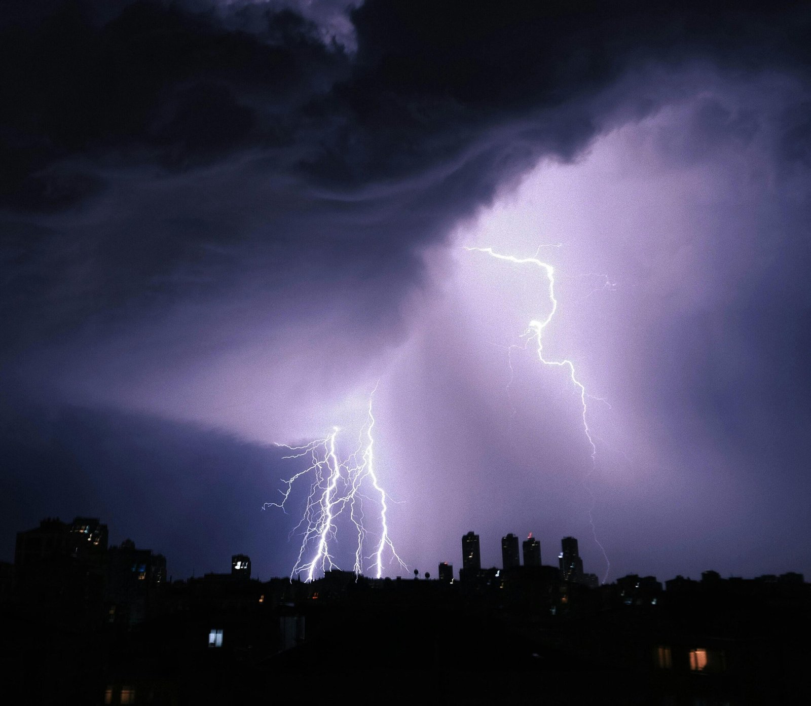 Elektrische velden signaleren vroege waarschuwingen voor extreem weer, volgens studie