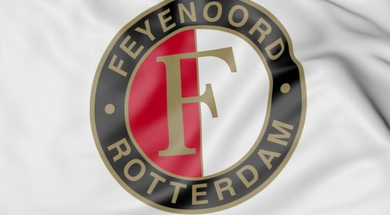 Feyenoord herstelt zich van nederlaag tegen Ajax met overwinning op AZ Alkmaar 3-2