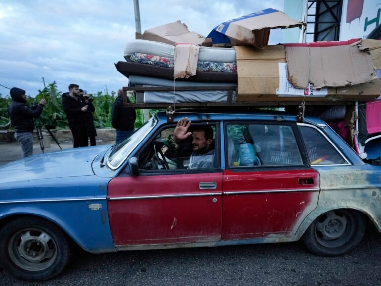 Foto's: Verhuisde bewoners keren terug naar huis in Zuid-Libanon na wapenstilstand