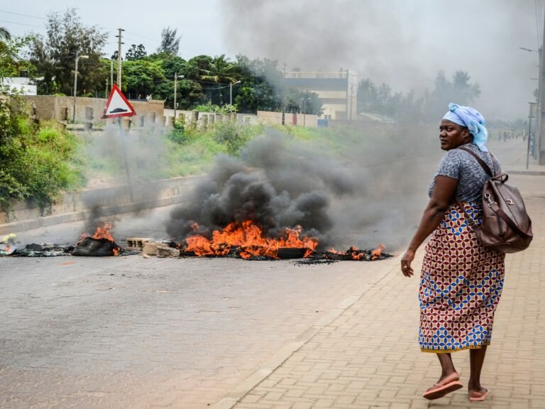 Het geluid van klappende pannen: Waarom de protesteerders tegen de verkiezingen in Mozambique blijven volharden