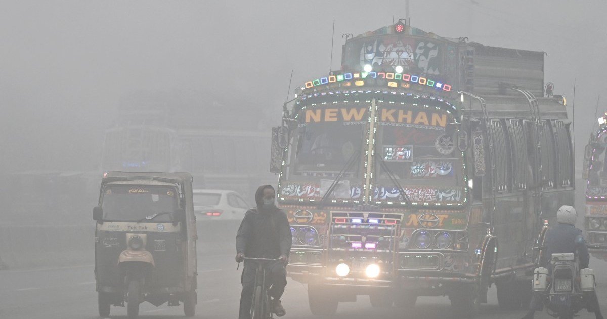 Honderden mensen opgenomen in ziekenhuizen in Pakistan door recordhoogte van smog