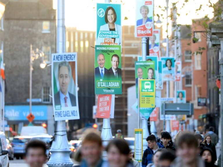 Ierland stemt in spannende verkiezingen die worden beheerst door de huisvestingscrisis