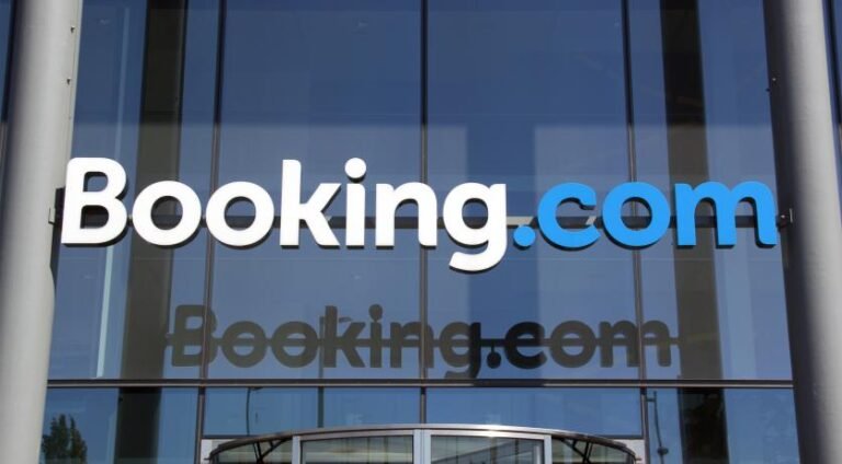 Jobverlies bij Booking.com door reorganisatie; Onzekerheid over impact in Nederland