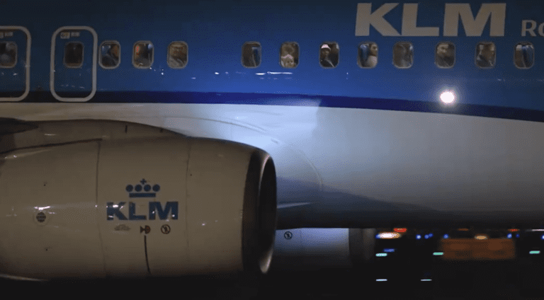 KLM stelt tweejarige loonsverhoging uit vanwege stijgende kosten