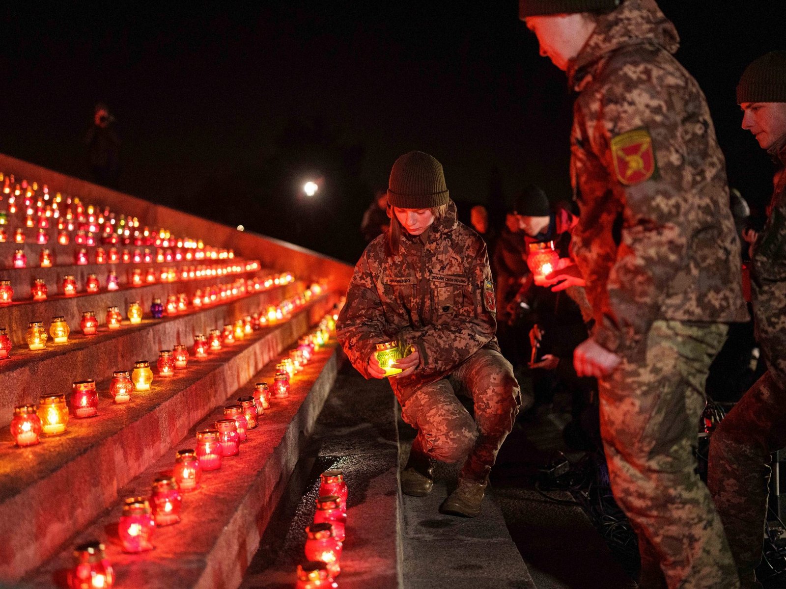 Kaarsen in Kyiv ter herdenking van 1.000 dagen oorlog in Oekraïne