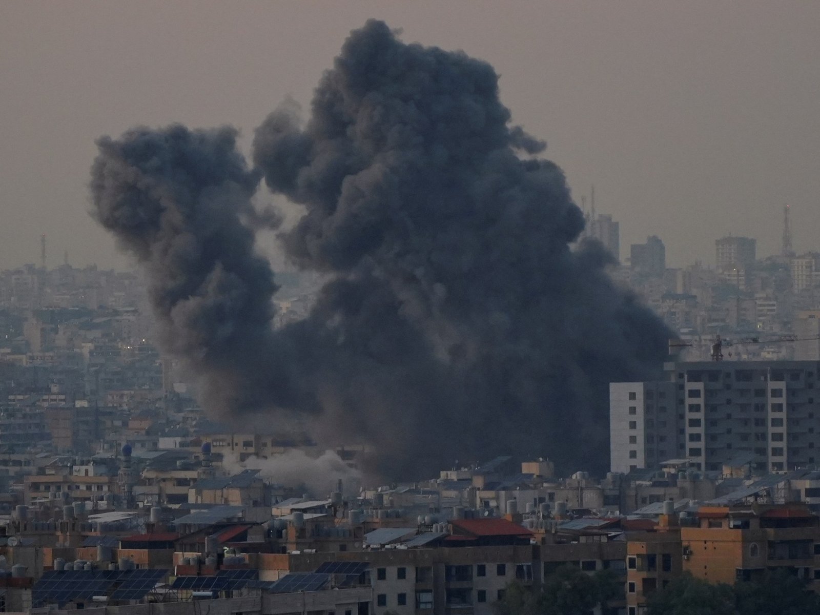 Minstens 38 doden bij tientallen Israëlische luchtaanvallen op Oost-Libanon