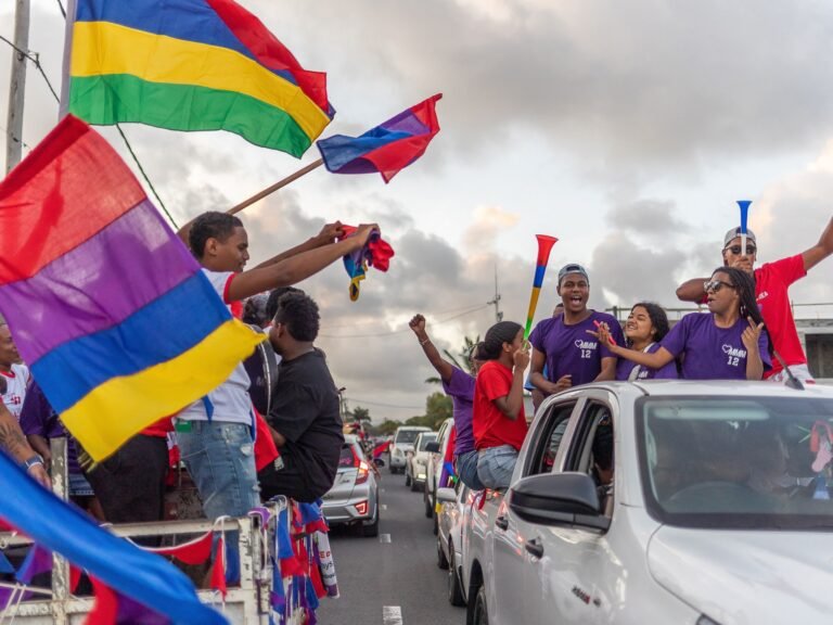 Oppositie behaalt overweldigende overwinning bij verkiezingen in Mauritius