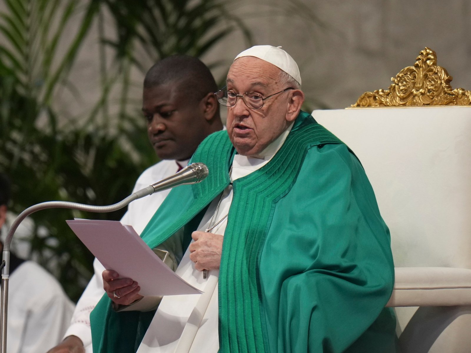 Paus Franciscus roept op tot onderzoek naar genocidebeschuldigingen in Gaza