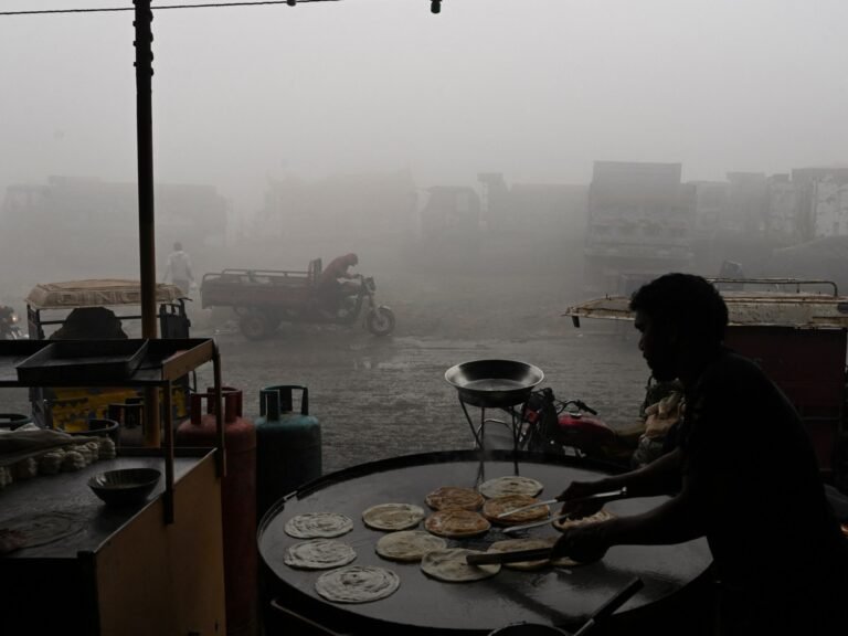 Scholen Sluiten Door Recordhoogte Luchtvervuiling in Lahore, Pakistan