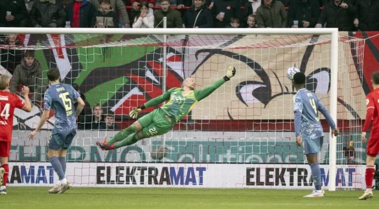 Spannende wedstrijd tussen FC Twente en Ajax eindigt in 2-2 gelijkspel