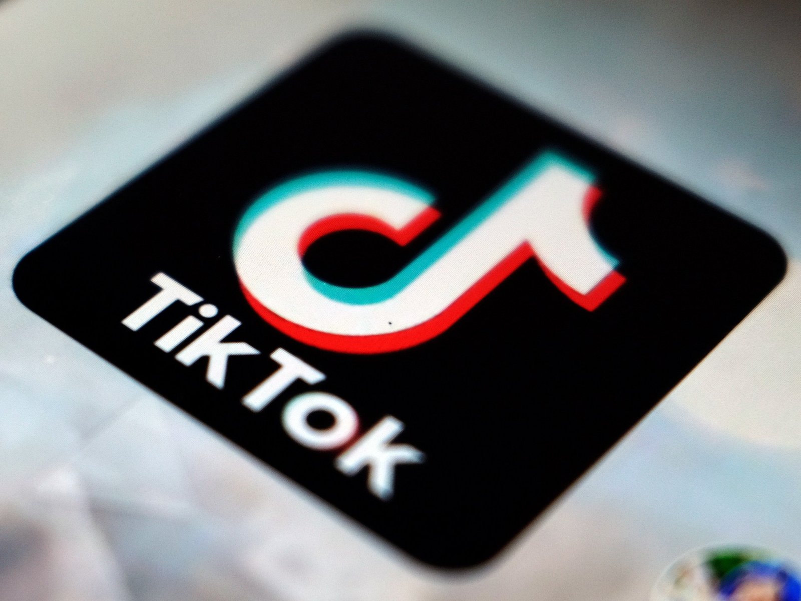 Trump Biedt Hoop op Herstel voor Tiktok in Moeilijke Tijden