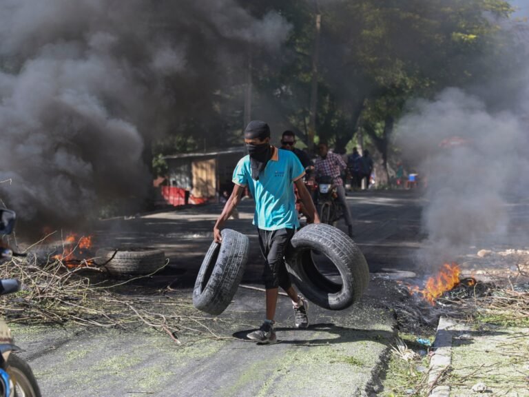 VN Evacuatie in Haïti: Politie Aanval op Bastion van Bendeleider ‘Barbecue’