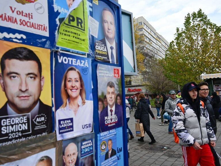 Verre Rechts Sterk Geplaatst bij Roemeense Presidentsverkiezingen