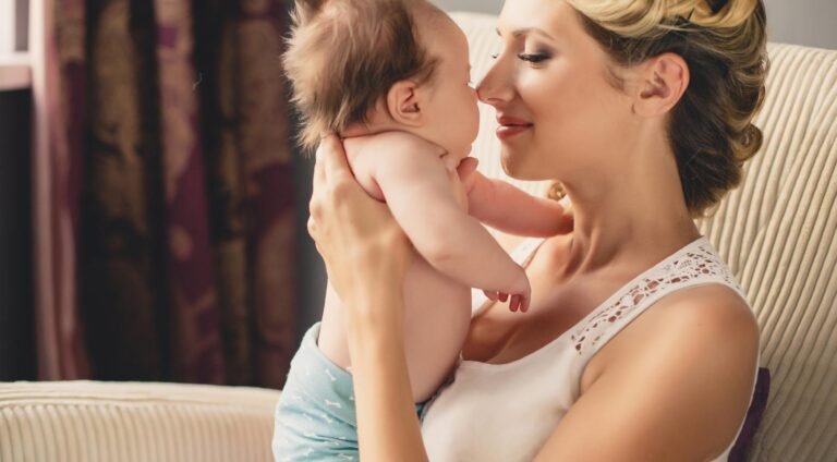 Vrouwen zijn twee keer zo vaak als mannen niet beschikbaar voor betaald werk