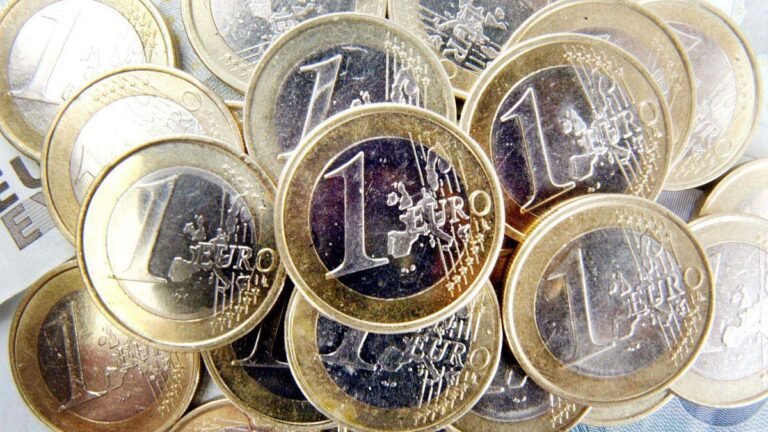 Zakelijke Activiteit in de Eurozone Neemt Af: Euro Bereikt Laagste Punt in 2 Jaar