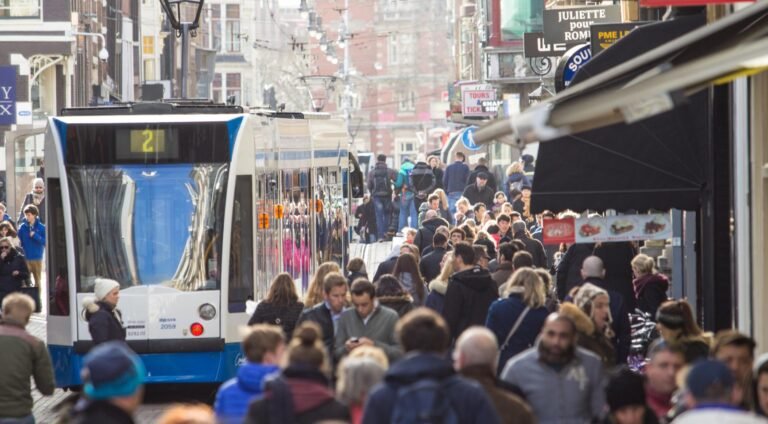 1.000 Discriminatieklachten na Stem van MP over Registratie van Dubbelburgers’ Normen en Waarden