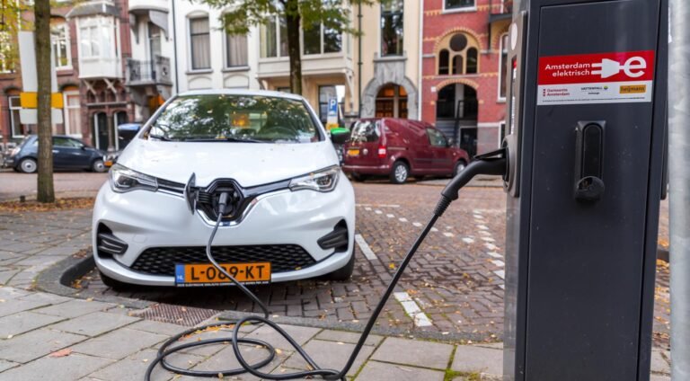 ANWB: Vermindering van belastingvoordelen voor elektrische auto’s gaat te snel