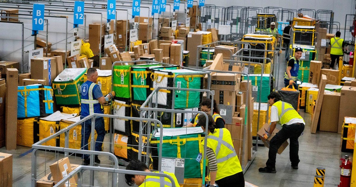 Amazon-werknemers in de VS gaan staken tijdens drukke kerstperiode