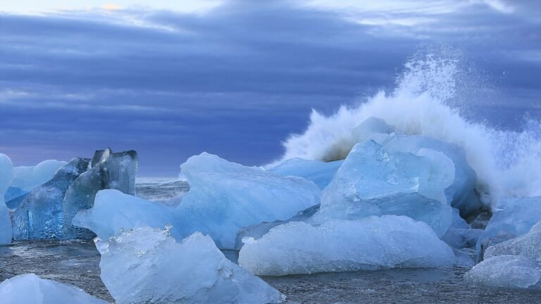 Analyse Suggereert Dat Reusachtige IJsschotsen in Antarctica Willekeurig Kunnen Afbreken