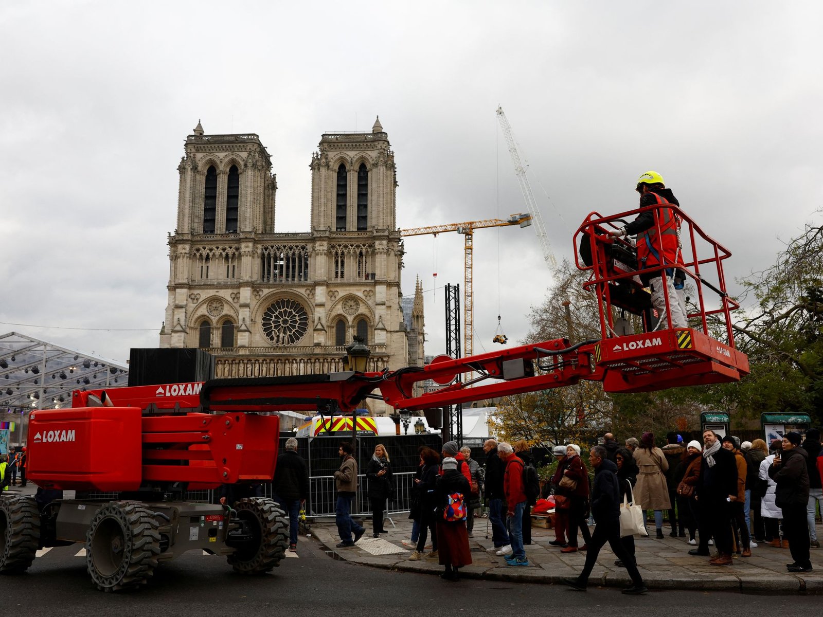 De Heropening van de Notre Dame: Wie Beheert een Erfgoed van $1 Miljard?