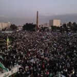 Duizenden Syriërs vieren nieuwe regering op de Umayyad Square