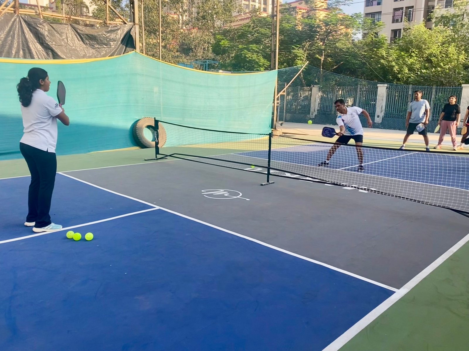 Een Ace Serveren: Waarom Pickleball Groot Scoort in de Steden van India