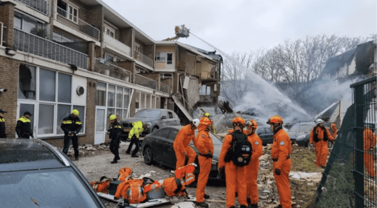 Een Levende Vondst Tussen Puin van Haagse Explosie; Vierde Lichaam Hersteld