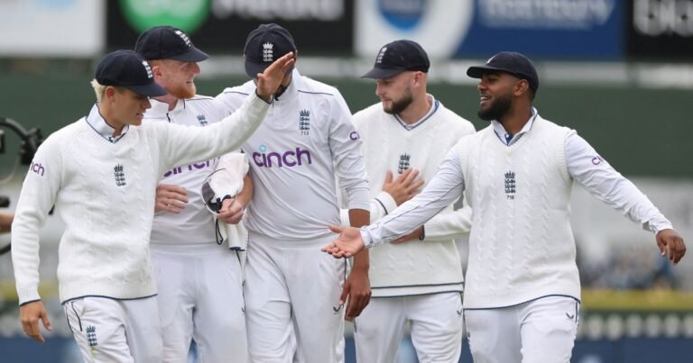 Engeland verslaat Nieuw-Zeeland met 323 runs en wint tweede Test; serie gewonnen