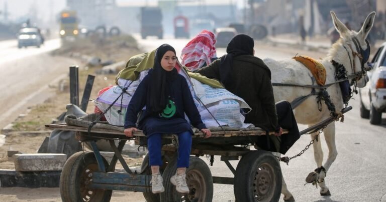 Foto's: Israëlische strijdkrachten dwingen Palestijnen opnieuw te vluchten uit het Maghazi-kamp