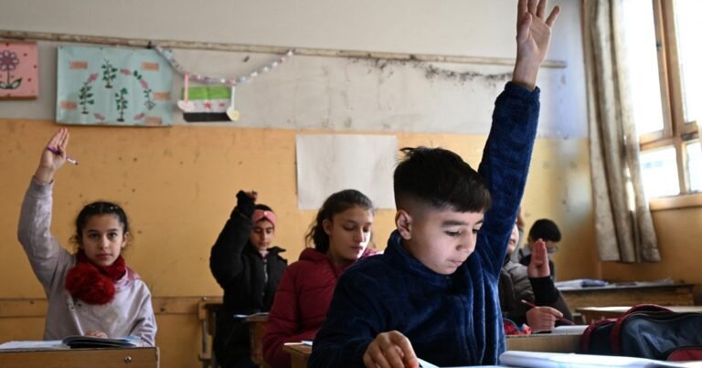 Foto's: Scholen in Syrië heropenen een week na de afzetting van al-Assad